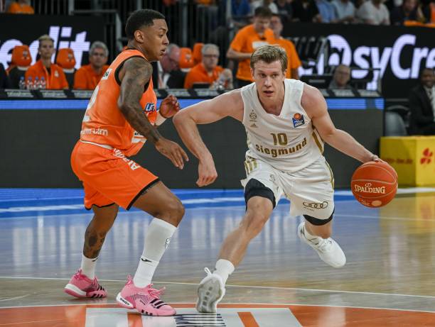 放开球员们 放开球员们